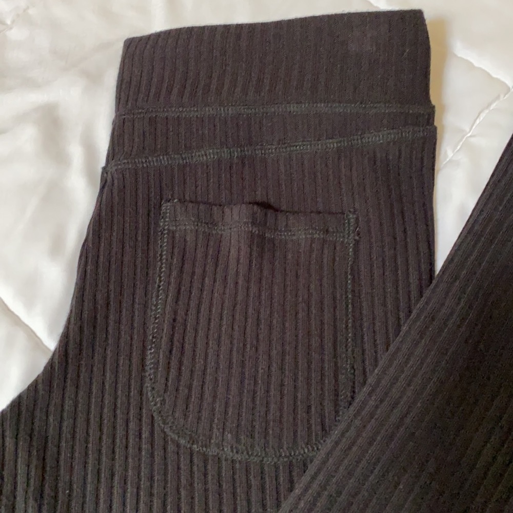 Splendid Ribbed Knit Flared Pants! Super cute and comfortable!